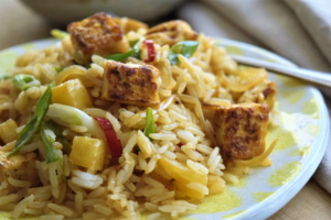 Read more about the article Vegan Pineapple Fried Rice with Tofu
