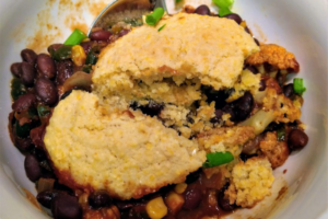 Read more about the article Vegan Vegetable Chili with Cornbread
