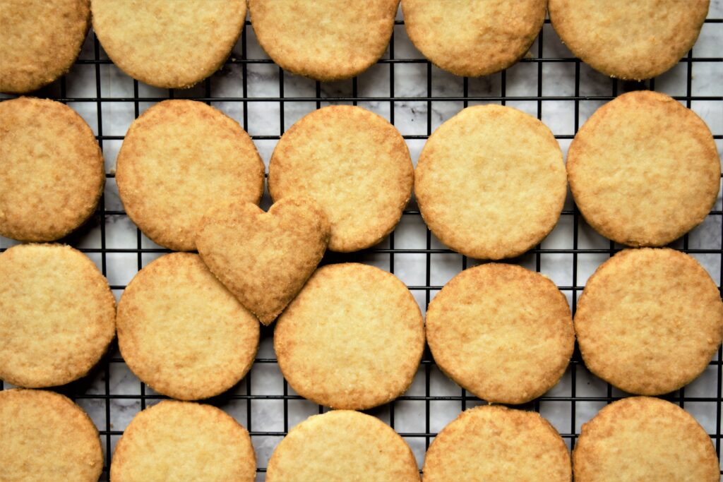 Vegan Almond-Raspberry Sandwich Cookies