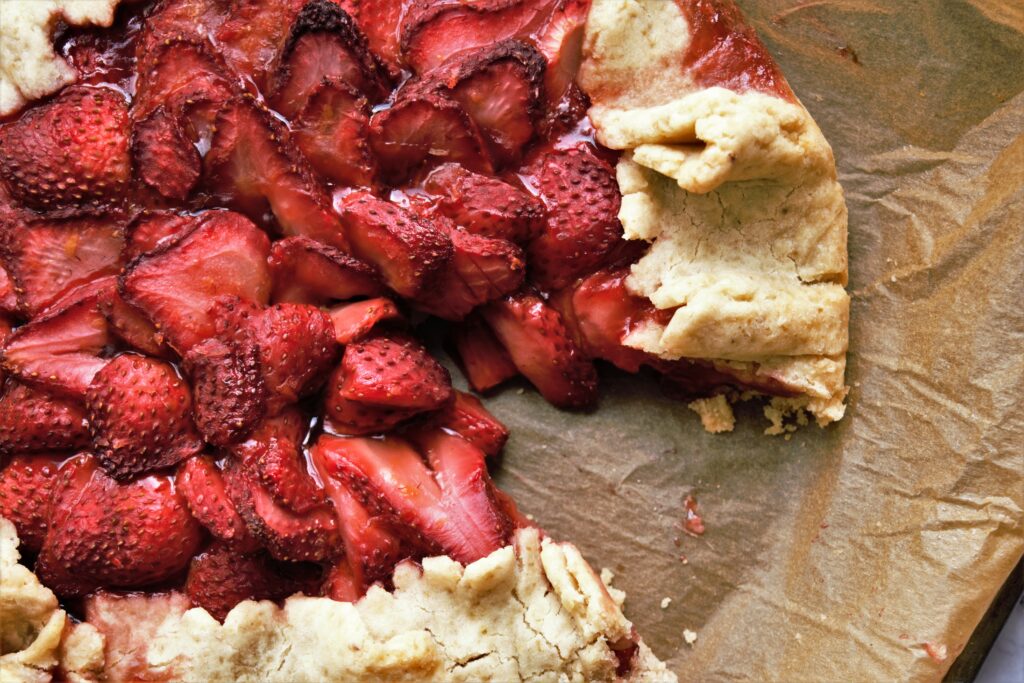 vegan and gluten-free strawberry crostata