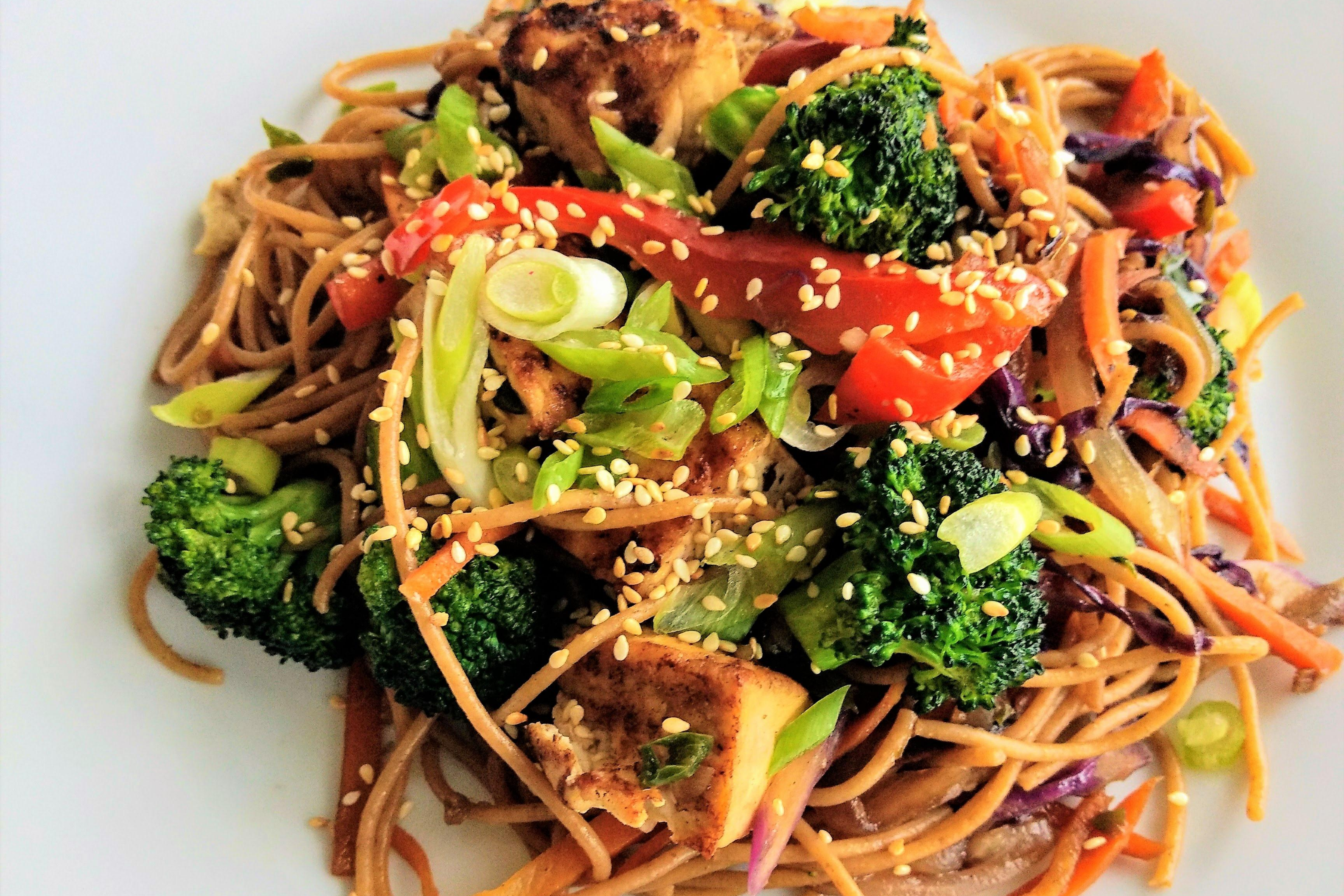 You are currently viewing Vegan Spicy Tofu and Vegetable Lo Mein
