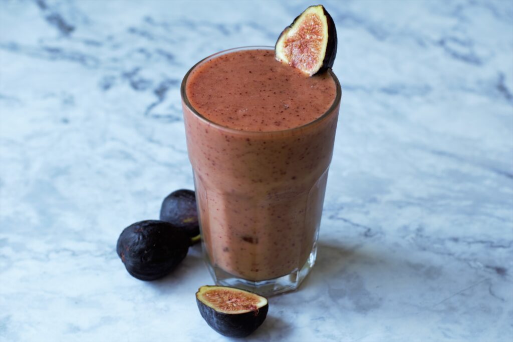 Fresh Fig and Date Smoothie